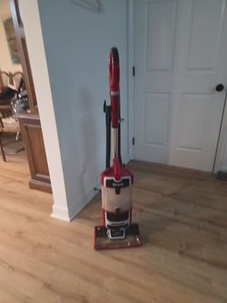 Shark Navigator Zero-M Lift-Away Speed Upright Vacuum (Model ZU561 / ZU560 series) in Peony Red