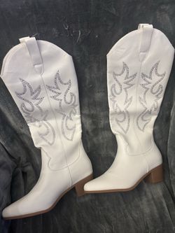 New white with bling cowboy boots for women size EU 43 I believe it is equivalent to women size 11