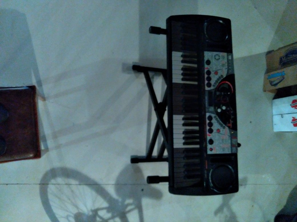Yamaha Electric Keyboard