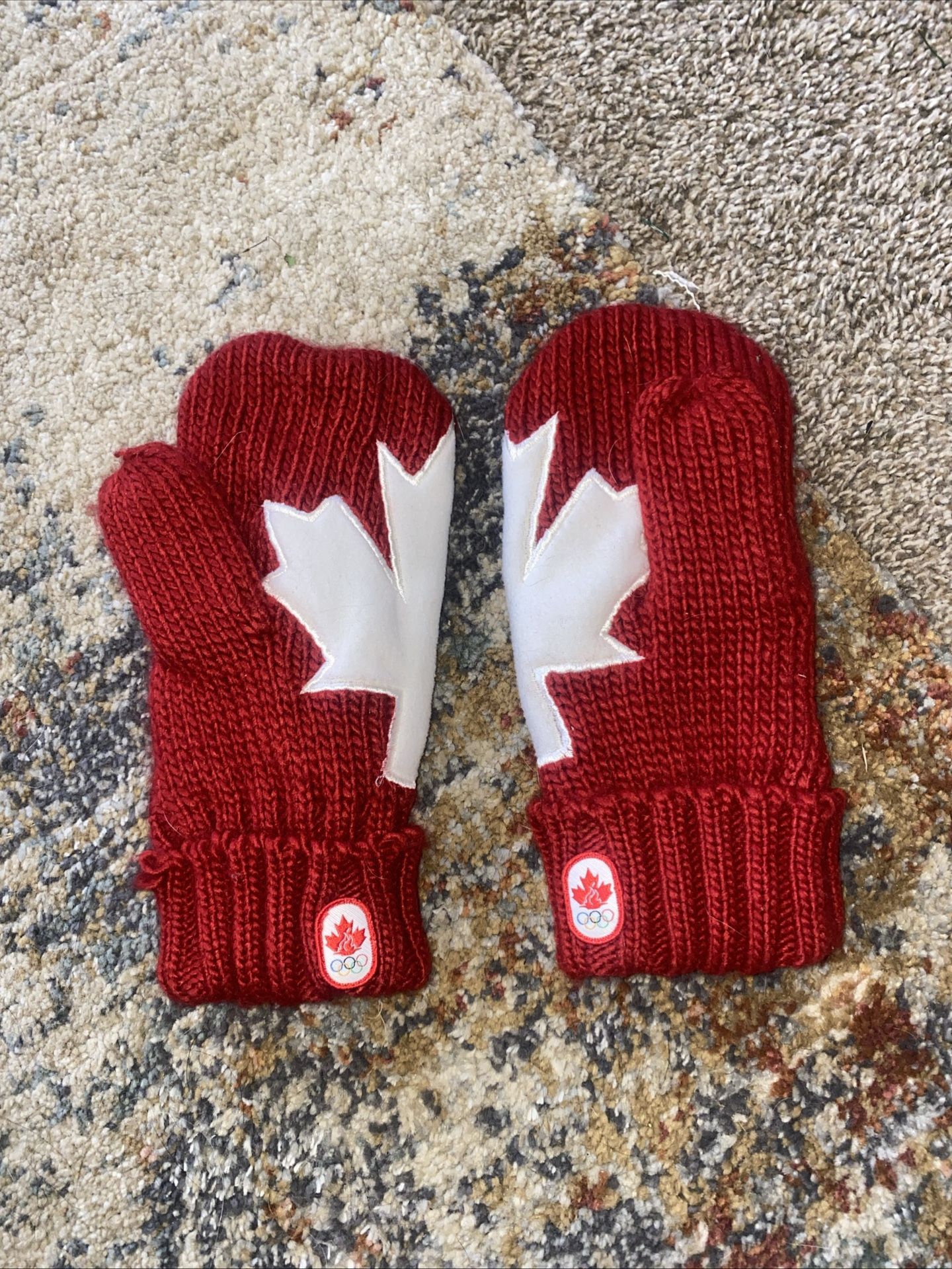 Olympic Vancouver 2010 Hudson Bay Company Canada Red Team Adult Small