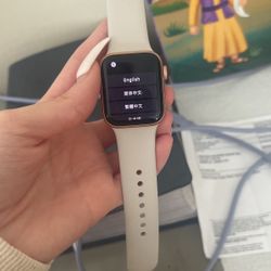 Rose Gold Apple Watch SE 40 Mm 