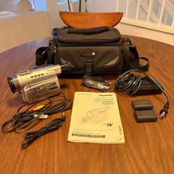 Panasonic PV-DV51D w/ Case, Original Manual, 2 Batteries, and Charger