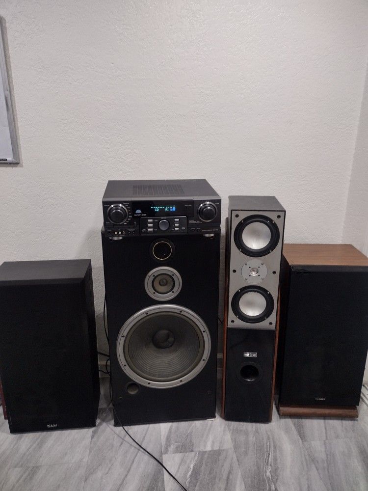 Aiwa Receiver with mixed speakers & Woofer$100