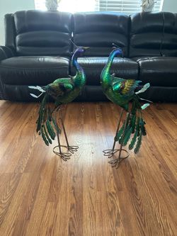 Metal peacocks set like new
