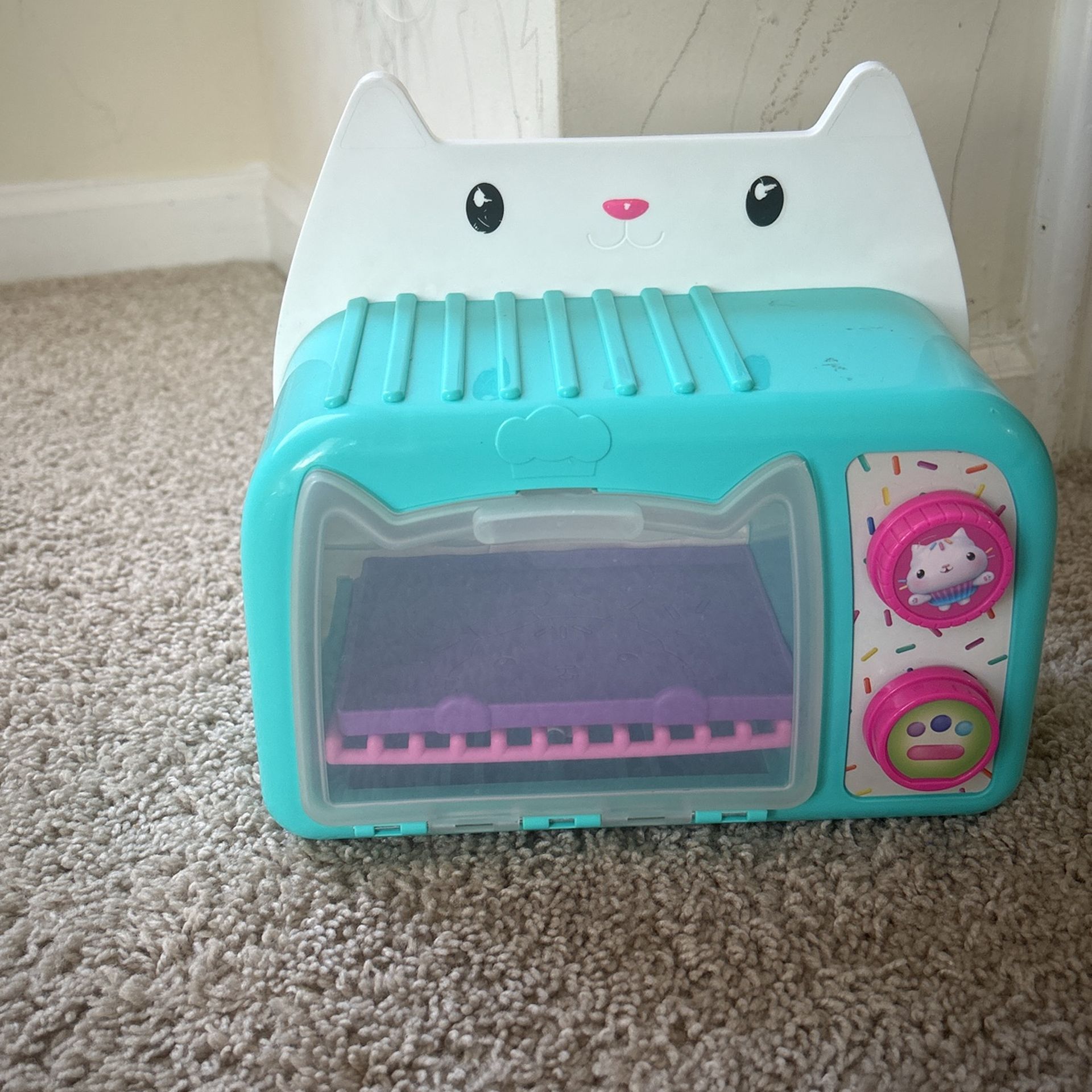Grabby Baking Toy