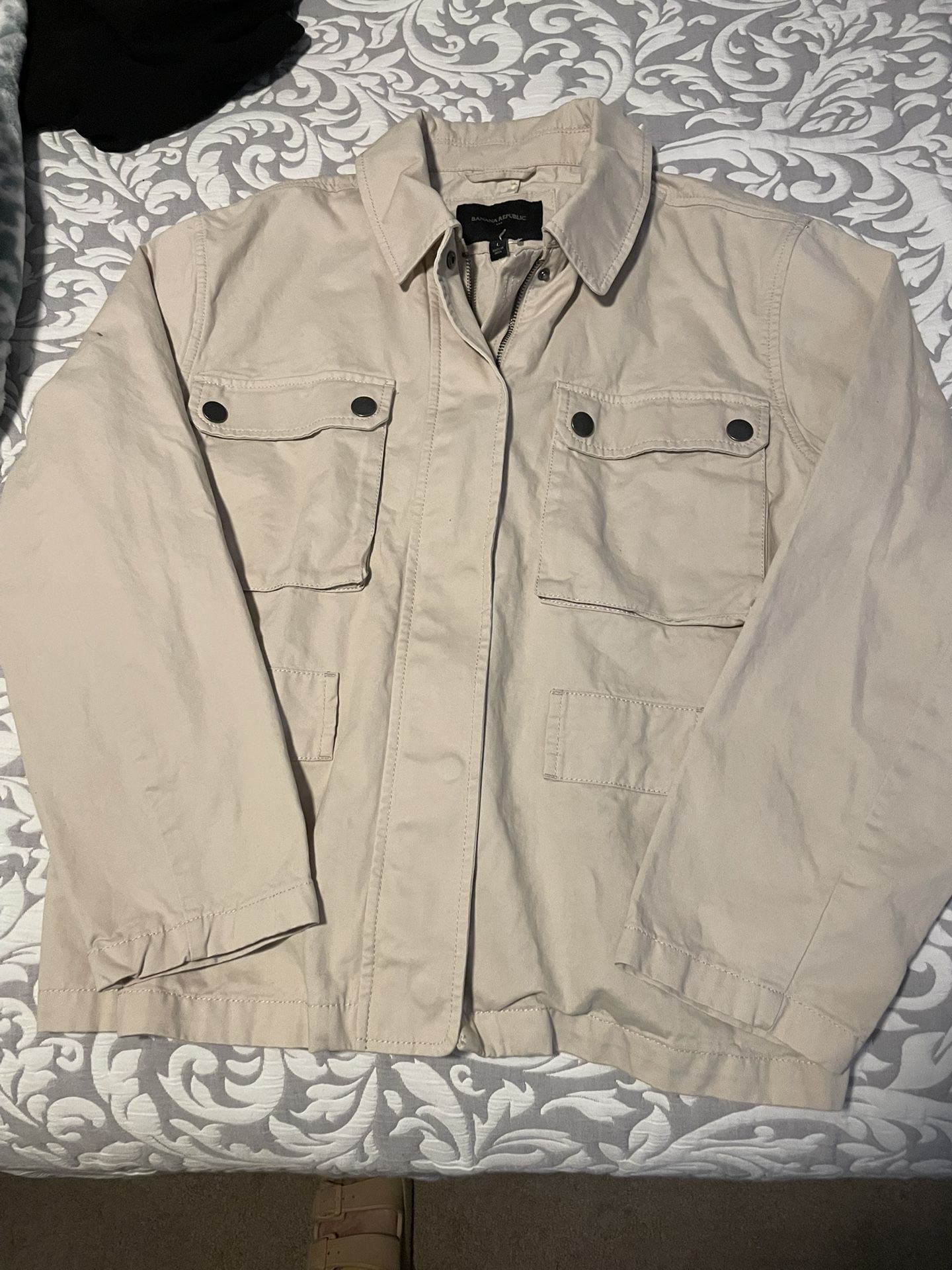 BANANA REPUBLIC DENIM JACKET (M)