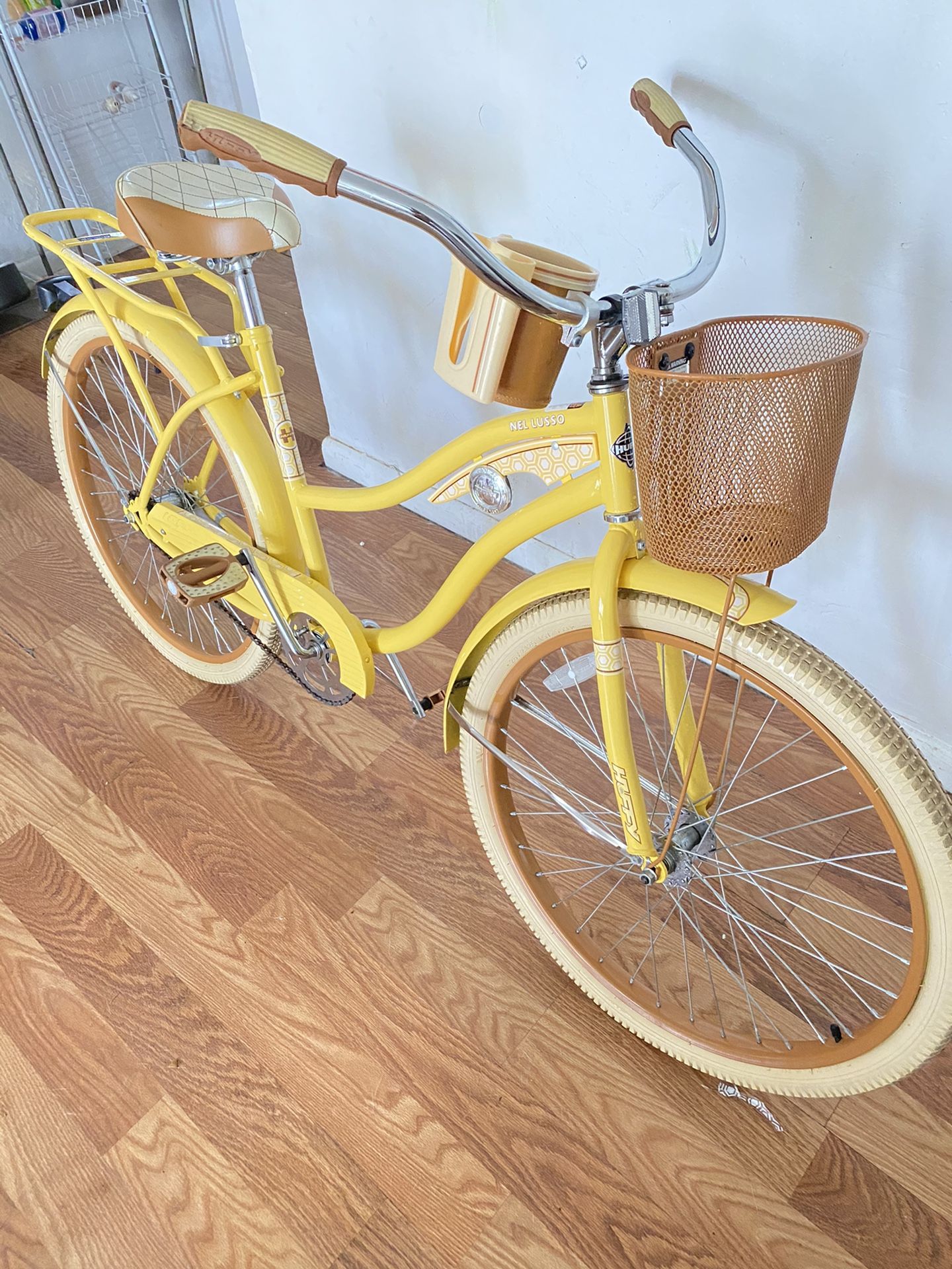 Huffy “26” inch Beach Cruiser Bike (Yellow) excellent condition