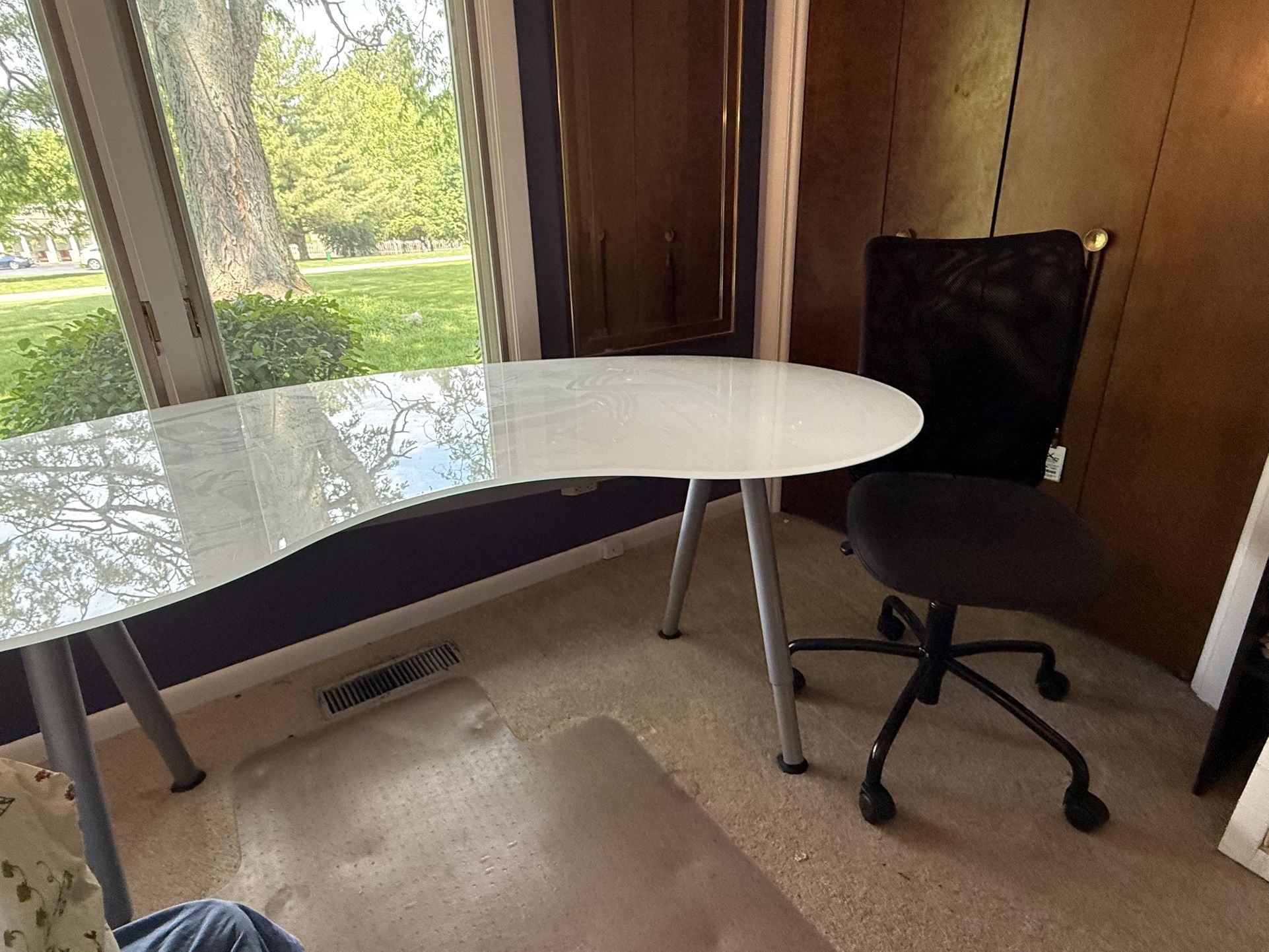 GREAT CONDITION– GLASS IKEA DESK