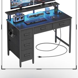 Desk And Chair 