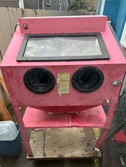 Central Pneumatic 40 lb. Capacity Floor Abrasive Blast Cabinet