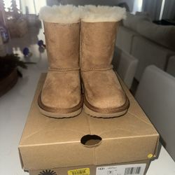 Tan Bow Uggs 7c