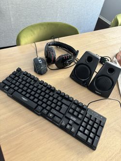 Computer Set In Great Shape 📱🎮⌨️