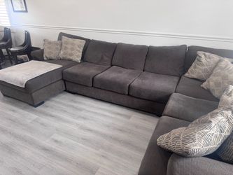 Large Gray Fabric Sectional Sofa with Chaise