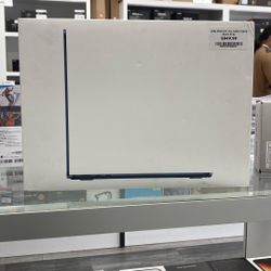 13” MacBook Air M2 16gb/256gb SSD Open Box