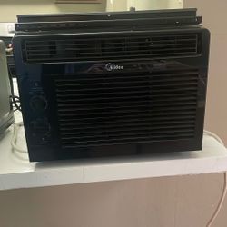 Midea  Air Conditioner 5,000 BTU 115v