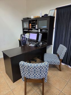 Office Desk with storage hatch and return