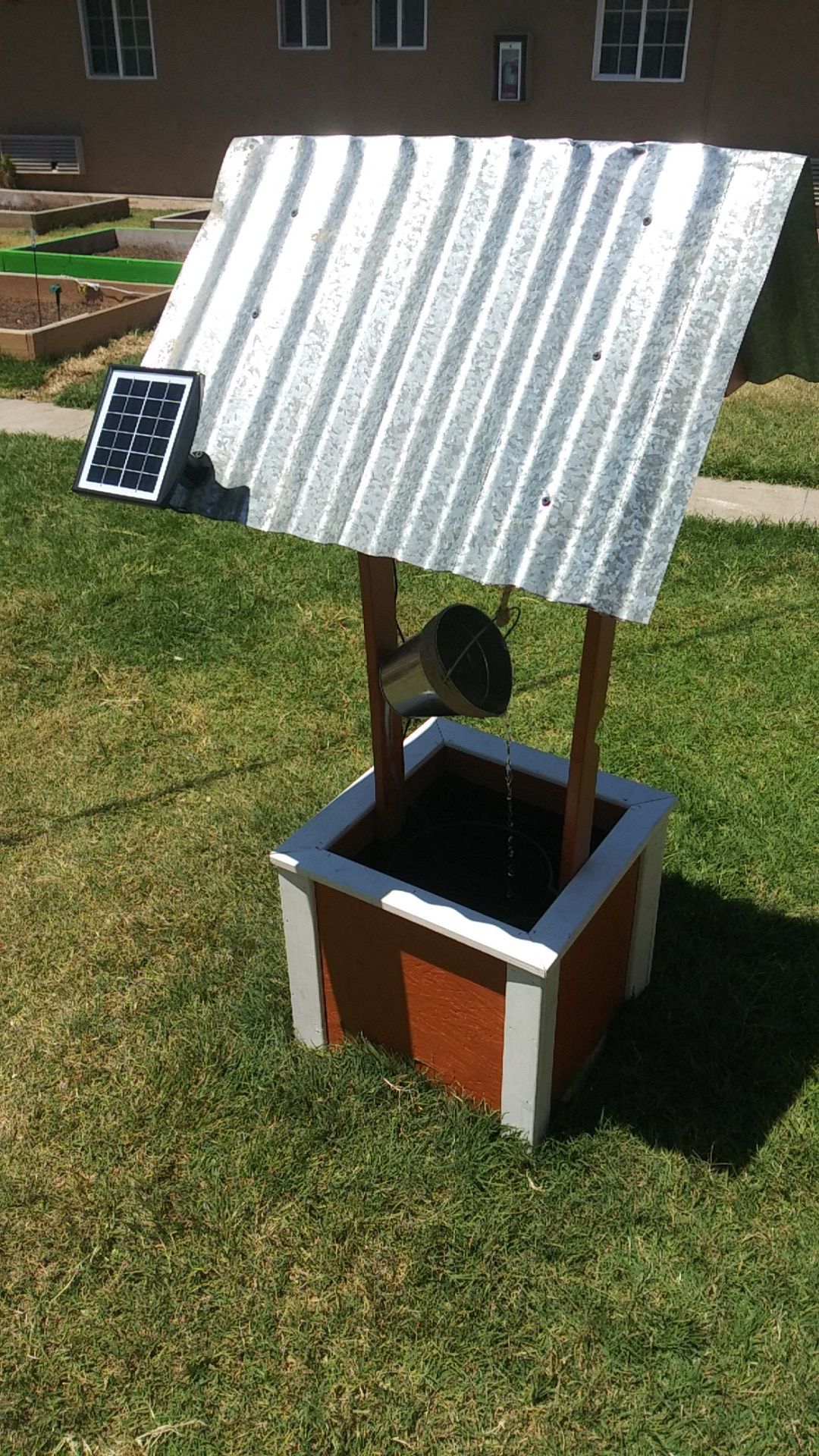 Solar well water fountain