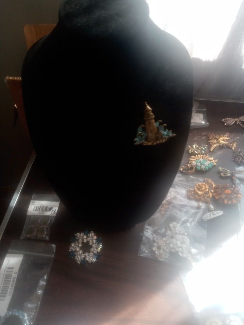 Vintage Jj Brooch