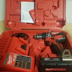 Milwaukee M18 18-Volt Lithium-Ion Brushless Cordless 1/2 in. Compact Drill/Driver Kit with 2.0 Ah Battery, Charger and Case