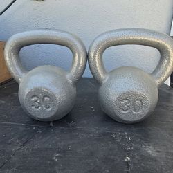 BRAND NEW PAIR OF KETTLEBELLS WEIGHTS 30 LB EACH $50 THE PAIR