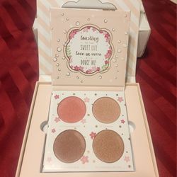 Beauty Bakerie Cotton Candy Champagne Blushlighter Palette 