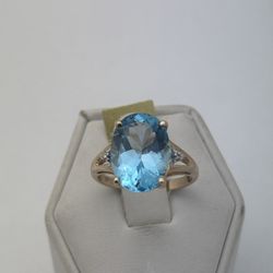 10k Yellow Gold Diamond & Blue Topaz Ring Size 6 1/2