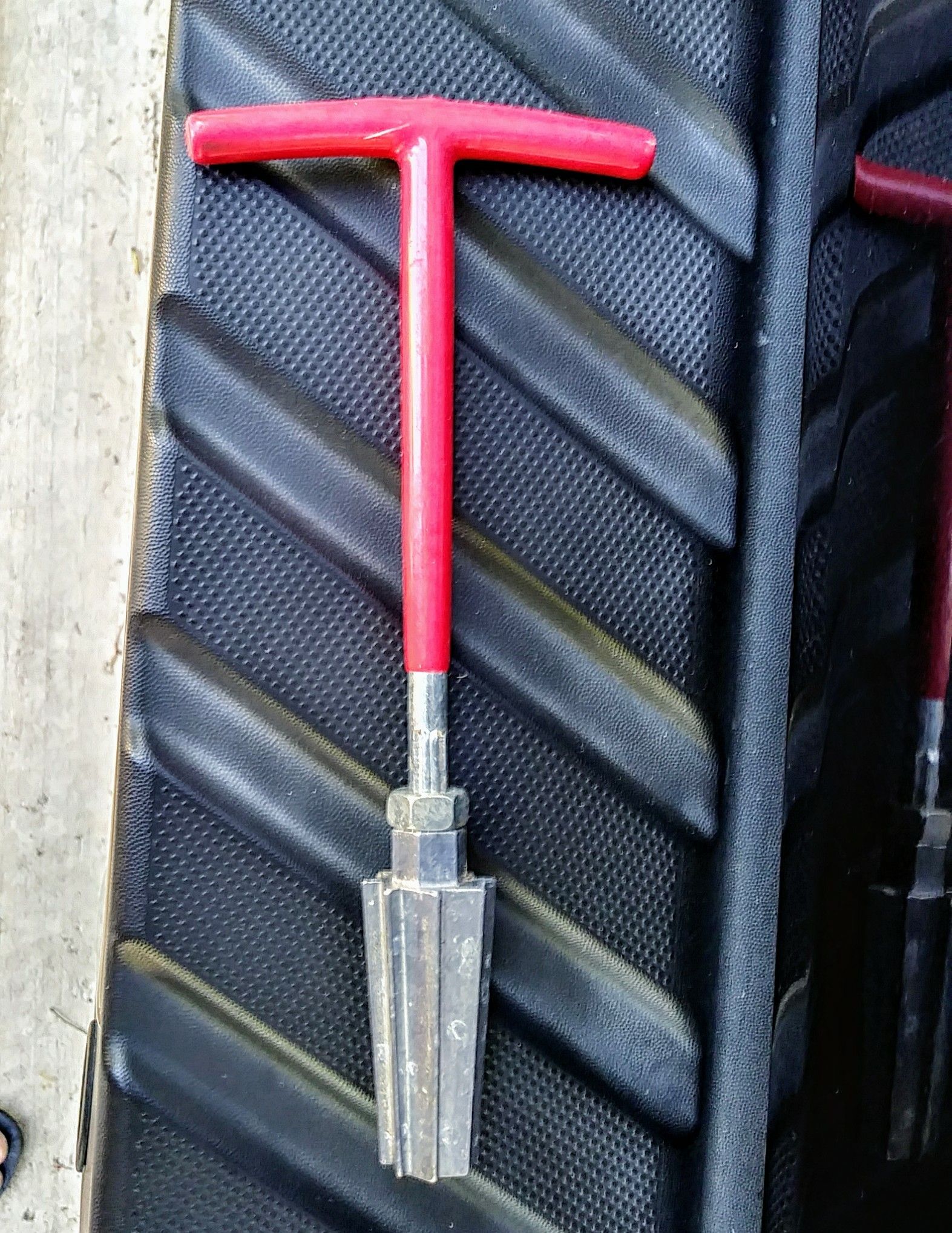 3/4" TO 1" RISER EXTRACTOR TOOL