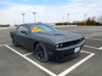 2017 Dodge Challenger SXT Plus