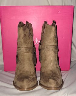 Shoedazzle Suede Boots