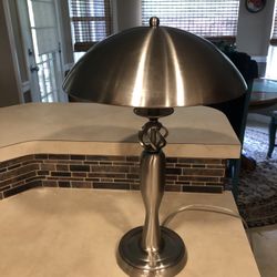 NICE TOUCH LAMP WORKS GREAT 