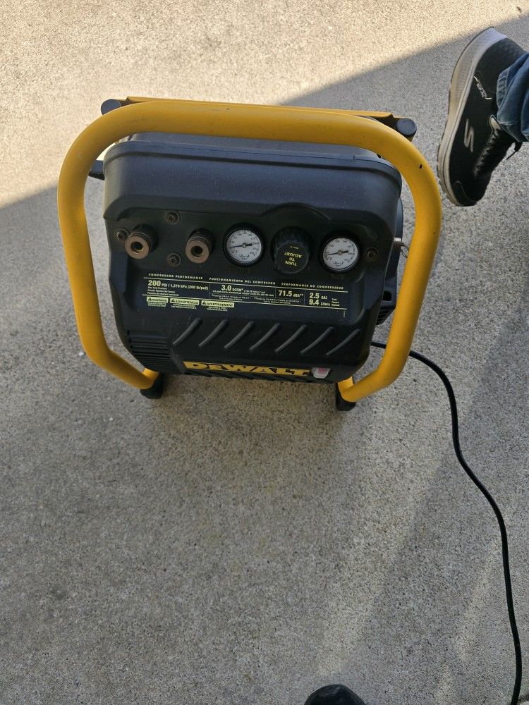 DEWALT Air Compressor for Trim, 200-PSI Max, Quiet Operation