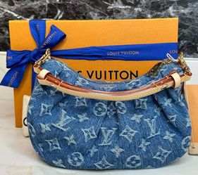 LV Pochette - Authentic