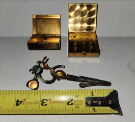 3 PIECE CLIP AND 2 VINTAGE BOXES