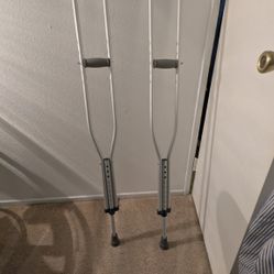 Adult Crutches 