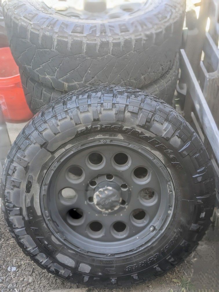 Llantas y Rines LT 285/65 R18
Rims & Tires LT 285/65 R18