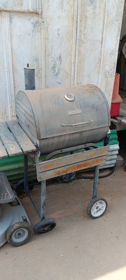 Two barbecue grills fair condition they just need a little bit of TLC make the best offer