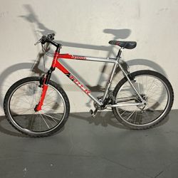 BICYCLE TREK 21 SPEED SIZE 26 BRAND NEW