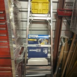 Aluminum 6’ Foldable Ladder With Wall Mount