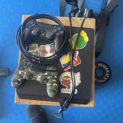 Ps4 And 2 Controllers 