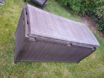Large deck box
