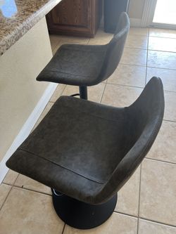2 Bar Stools 