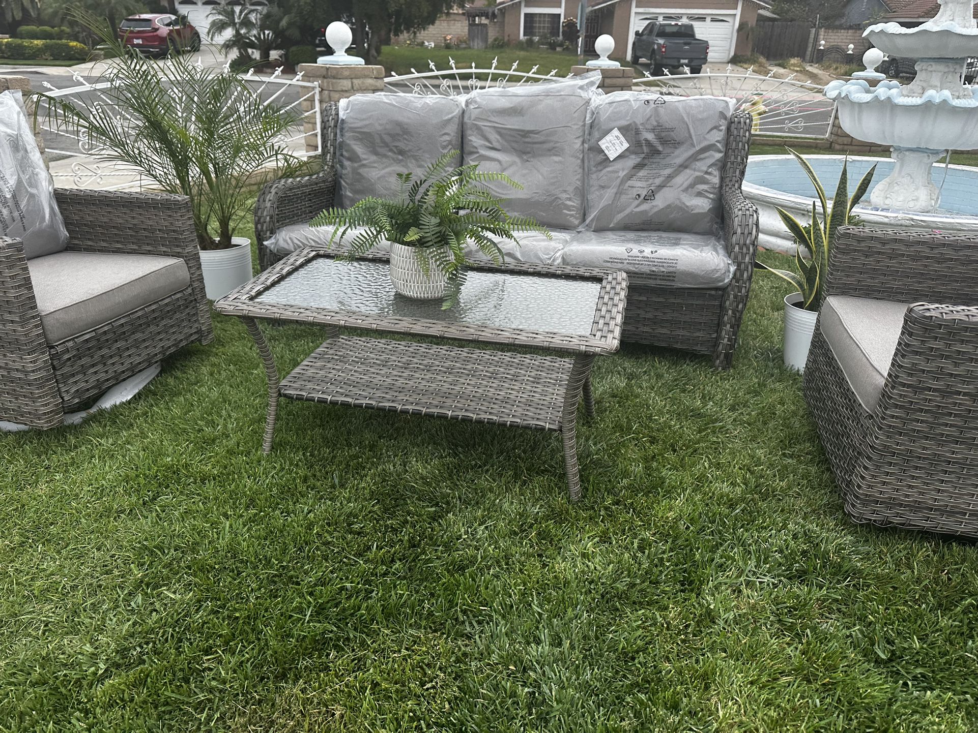 4 pcs new patio set