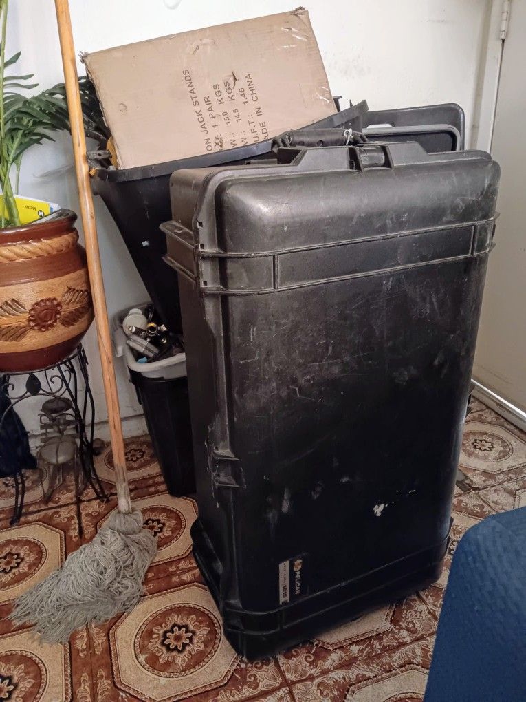 Pelican 1615 Air Travel Case Rolling Tool Box
