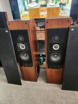 Legendary AR9 Speakers