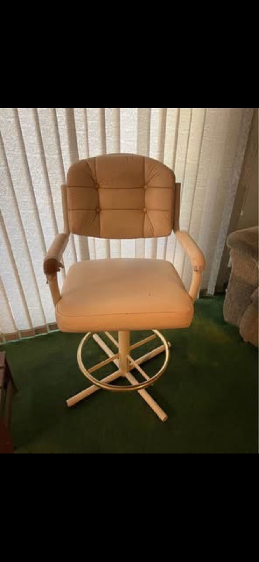 Sturdy Bar Stool 