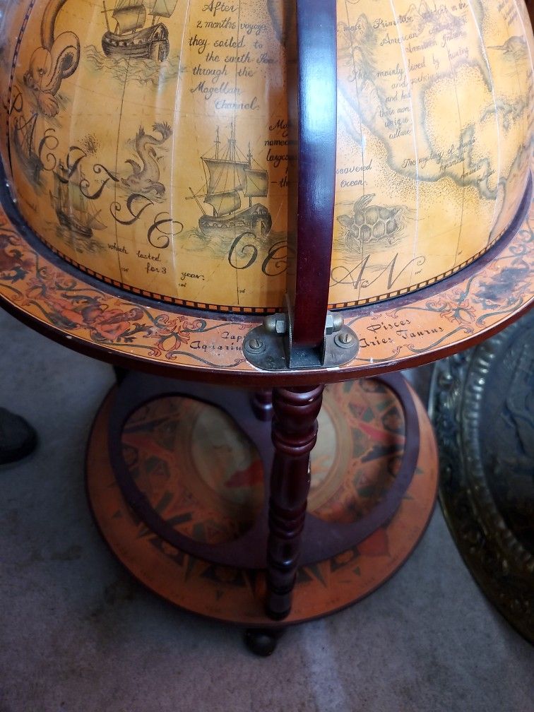 Bar Globe/ Liquor Cabinet