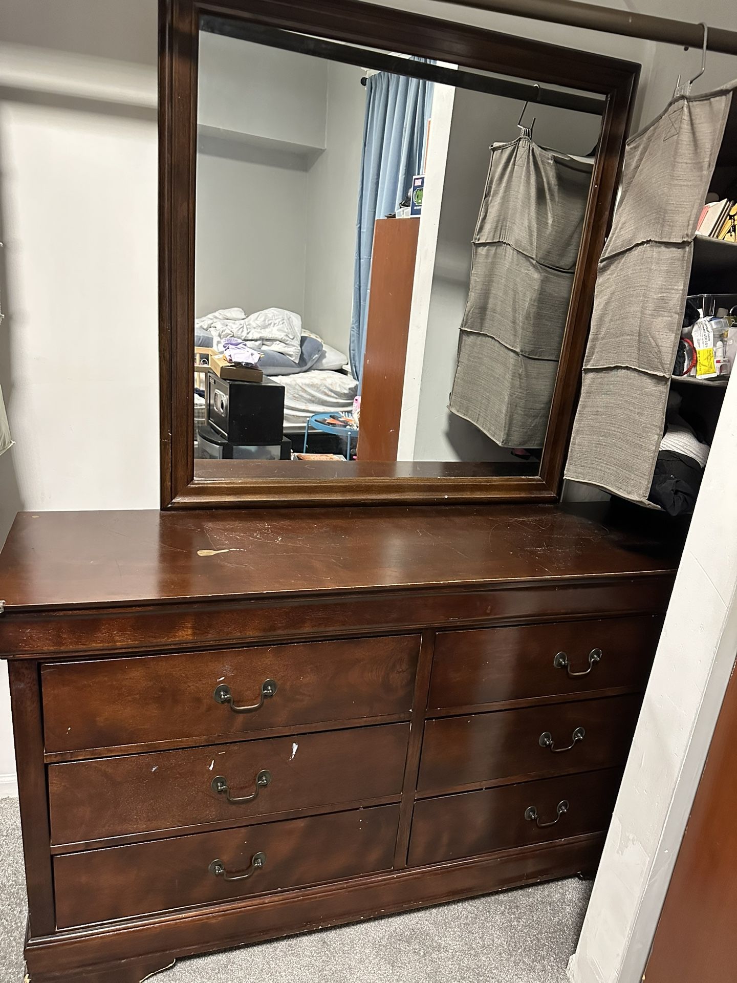 Dresser With Mirror