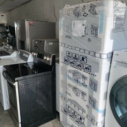 brand new and like new two-piece stainless package fridge and glass top stove with warranty