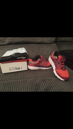 Boys sneakers brand new with box. Size 1W.