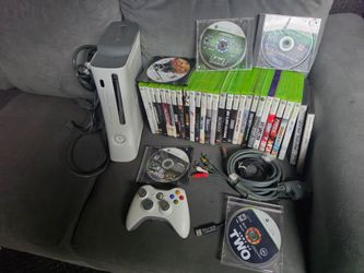 Xbox 360 Bundle 33 gamesmodern warfare, need for speed, fable 2, GTAV
